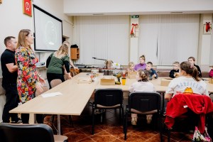 Rodzinne warsztaty świąteczne z budowania karmników